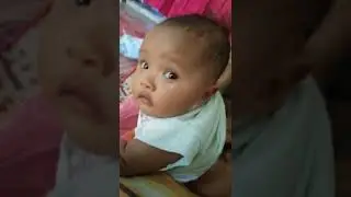 adik Lisa main kerumah Atok, di urut ngga nangis malah senyum dan tertawa