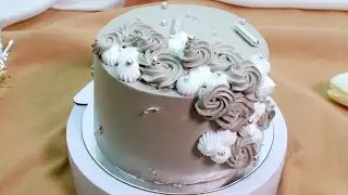 Medium Grey Flower Cream Cake with Sophistication Alternating Pattern of Gray and White Flowers