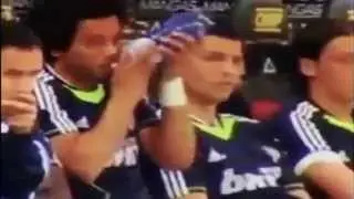 Ronaldo helps Pepe the idiot