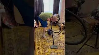 УБОРКА БЕЗ РУК 😱 #shorts