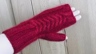 Knitted mittens / Knitted mittens with a beautiful pattern / Indian wedge finger