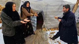 The hard life of Turan and Maryam in the snow and blizzard