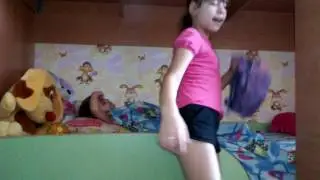 Дашу укусила курица!