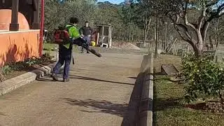 JET BLOWER vs TRADITIONAL LEAF BLOWER