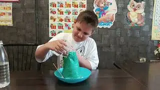 Матвей проводит эксперимент 