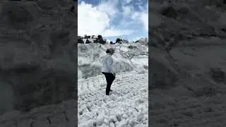 Эльбрус , высота 3800 , в июле .