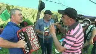 Поет ДДК с. Кунки Абдула на встрече выпуска АСШ 1980