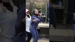 Oklin Fia jilbab ketat  
