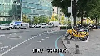 奶奶跟二姑欺负我妈，一气之下，我端起茶水泼在二姑头上