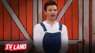 Hot in Cleveland: Chris Colfer, Carol Burnett and Betty White Sing a Tune