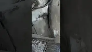 Трещина на моторном щите УАЗа