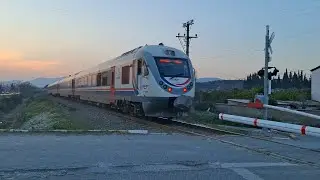 NAZİLLİ-SÖKE TRENİ NEŞETİYE HEMZEMİN GEÇİT BARİYERLERİNDEN GEÇİŞ...