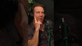 Ellen Embarrassed Dennis Quaid While Ordering Coffee | Howie Mandel Does Stuff