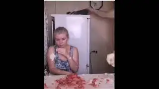 ШОК!!!!! Мужик избивает капусту, кабачок и арбуз на протяжении 33 секунд!1!!!