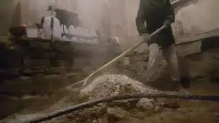 mixing quicklime, sand red brick dust - pozzalon with a garden rake, and ratio mix.