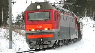 «СИНАРЫ» на перегоне с грузовым поездом 2ЭС6-134 и 2ЭС6-615