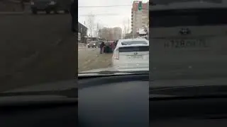 Мужики. помощь на дороге