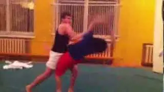 Прикол. Удар в лицо.