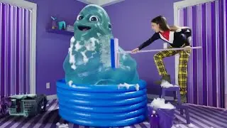 Meet 'Jeremy' (only his blobby appearance) - Gabby Duran & the Unsittables Part 1 (GDU S01)