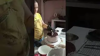 money pulling cholate Cake