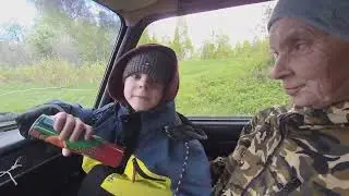 Ловим  гольянов...проверяем  сеть..Обычный  день  в  деревне.