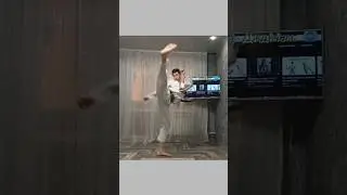 Удары ногами в замедленной съёмке