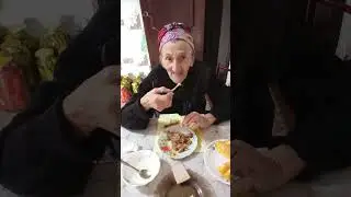 мукбанг.ин.столовая,лапки смакую.кушаем вместе.