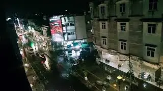 Kau tengok gaesss suasana hujan di malam hari ...