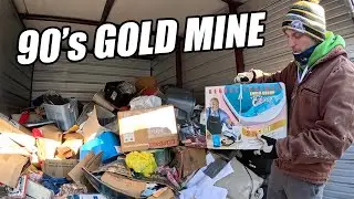 This ABANDONED Storage Unit Has EVERYTHING! - Look Inside!