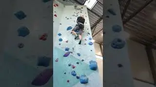 Top roping in Oslo purple slomo for some reason... autobelay (6A)