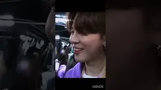So lost in Jimin beautiful that didn't notice taehyung at Back😅😆