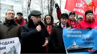 Олигархи обнаглели, они жируют а на лечение детей денег нет…