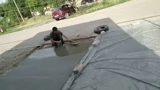 Подъезд к гаражу, заливка 2-й части бетоном.