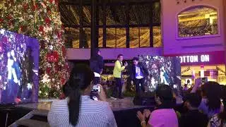Gary V with The Mnvrs @ Evia Lifestyle Center 12/2/17 “Di Bale”