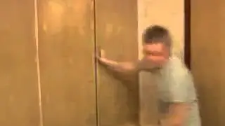 Спасай медвежонка и беги в шкаф!