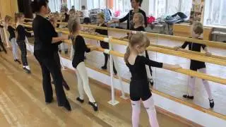 Фрагмент урока препод. Романовской В.В. по теме «Классический танец – начало обучения» с уч-ся 1 кл
