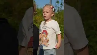Просто сёстры) А у вас есть брат или сестра? 