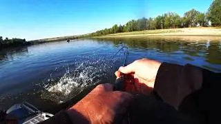 Чё Там у Него?Все рыбаки наблюдали за этим вываживанием!