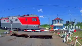 Железнодорожный переезд со шлагбаумом под Зырянкой