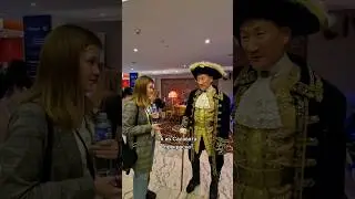 РЕАКЦИЯ ЛЮДЕЙ. Надел костюм царя и пошел на конференцию