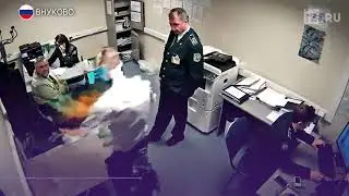 Во Внуково таможенники обнаружили у пассажира спрятанную картину