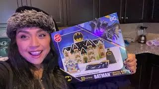 Let’s Make A BATMAN Gingerbread House| Geeks + Gamers Life