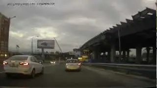 любитель объезжать затор.mp4