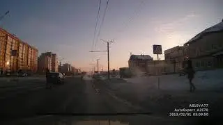 Пешик сообразил остановиться.