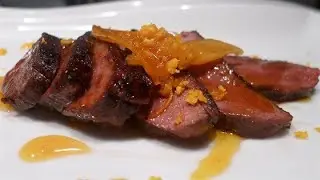 Дуже смачна качина грудка під апельсиново-грейфрутовим соусом.