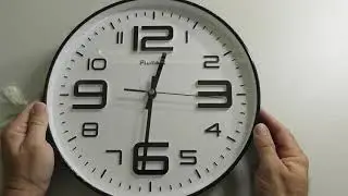 Wall Clock by Plumeet Large 12