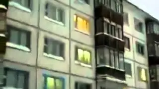 Прыгнул с крыши пяти этажного дома. Jumped from the roof of the five-storey building