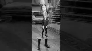 СЕМЕЙКА АДАМС / ТАНЕЦ УЄНСДЕЙ #shorts #уэнсдей #семейкааддамс #тренды