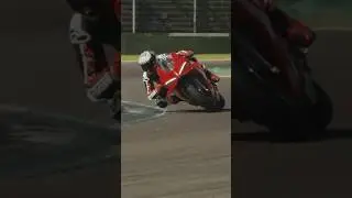 The Ducati Panigale V4 is bonkers 🤯
