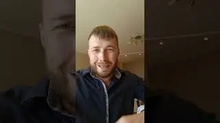 Он лайкает других женщин 